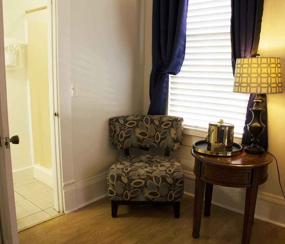 2 Bedroom Adjoined (Small Private Porch) Adults Only, photo 6