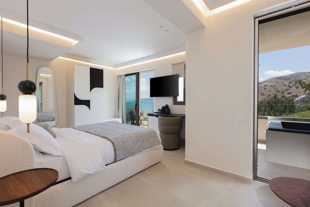 Junior Suite Outdoor Jacuzzi Side Sea View