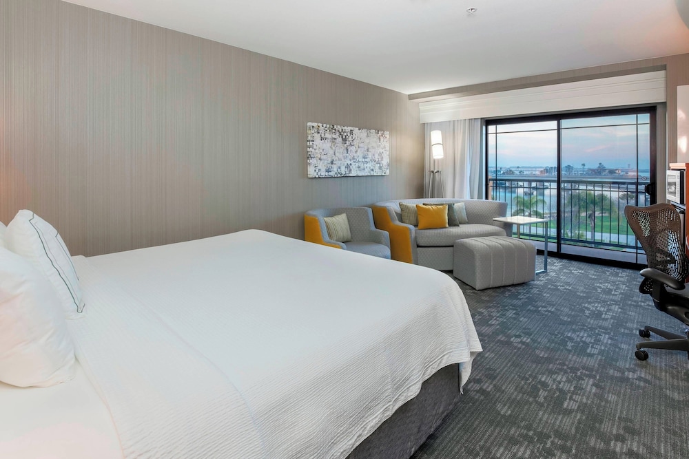 Room, 1 King Bed (Hearing Accessible) - Photo 1