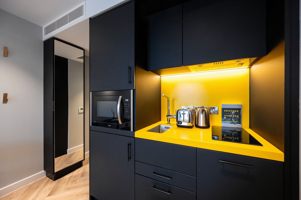 Studio Apartment thumbnail 6