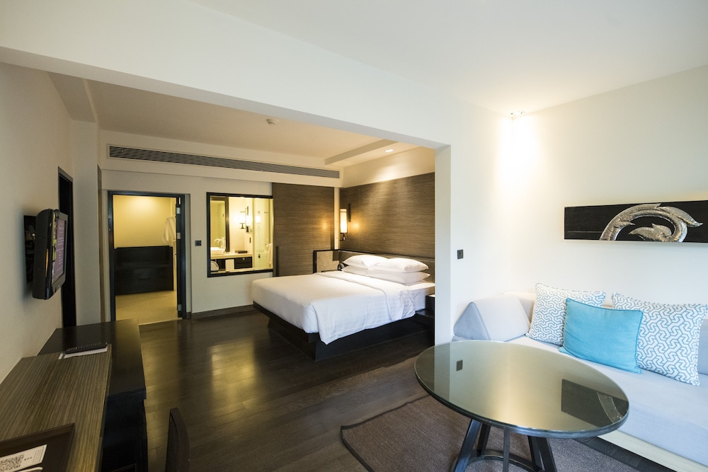 Club Room, 1 King Bed (Club Access) - Photo 3