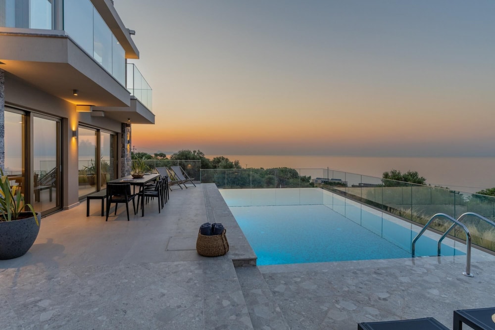 Villa photo 1