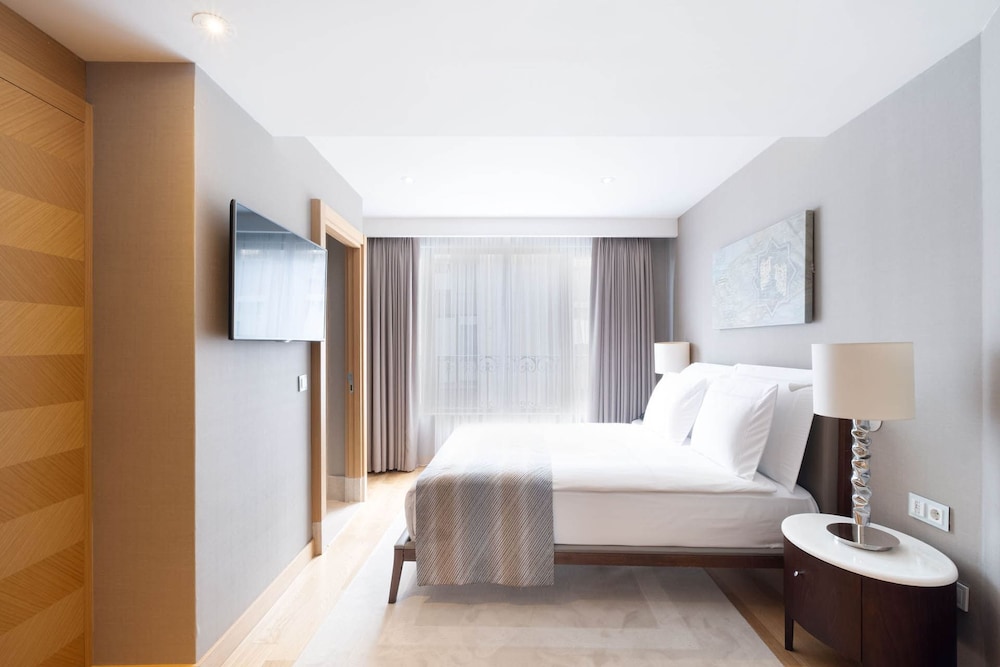 Park Bosphorus Three Bedroom Residence with City View