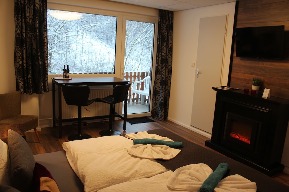 Economy Double Room, Balcony photo 2