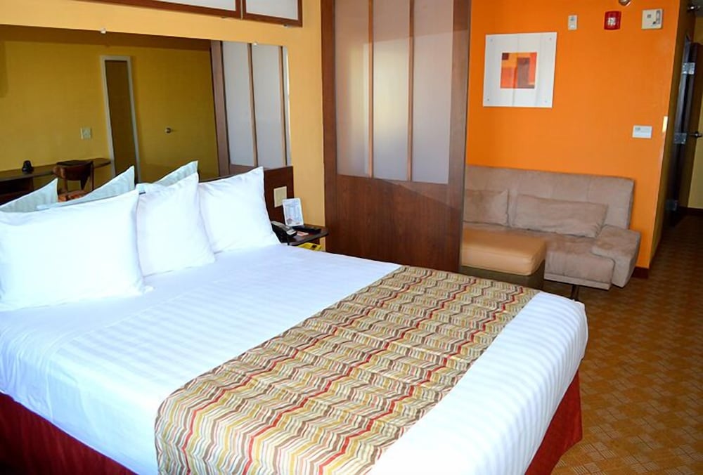 Room, 1 Queen Bed, Non Smoking - Photo 2