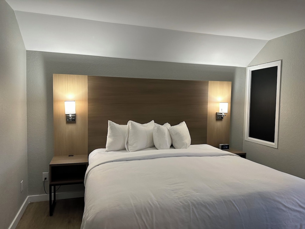 Suite, Multiple Beds, Non Smoking - Photo 9