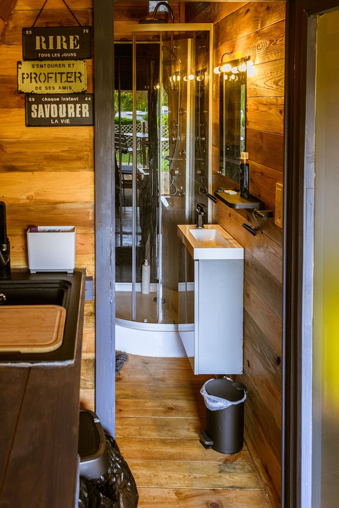 Superior Cabin (Pod) photo 2