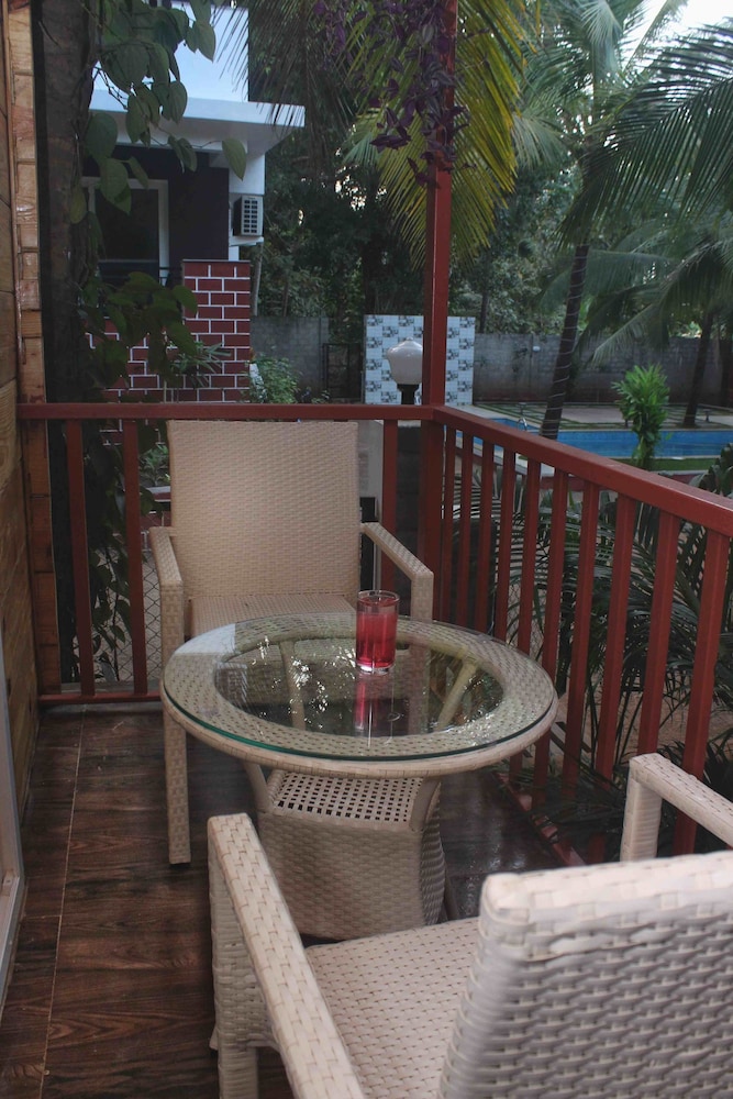 Deluxe Cottage, 1 Queen Bed, Garden View photo 2
