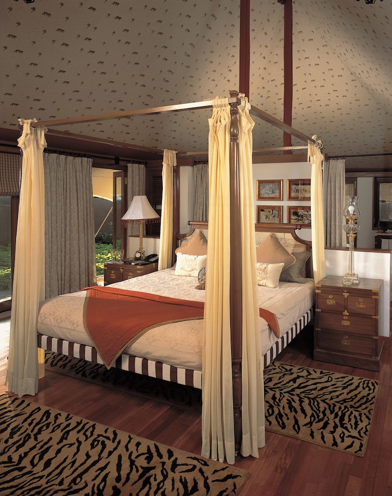 Luxury Tent, 1 King Bed photo 3