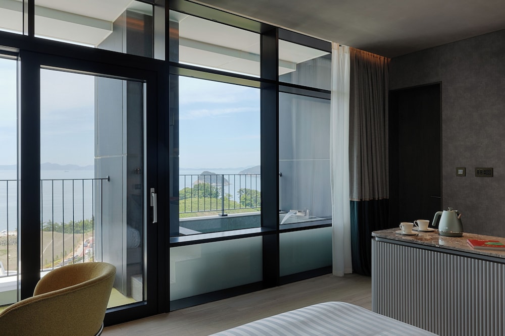 [Hotel] Deluxe (Relaxation/Ocean/2Doubles)