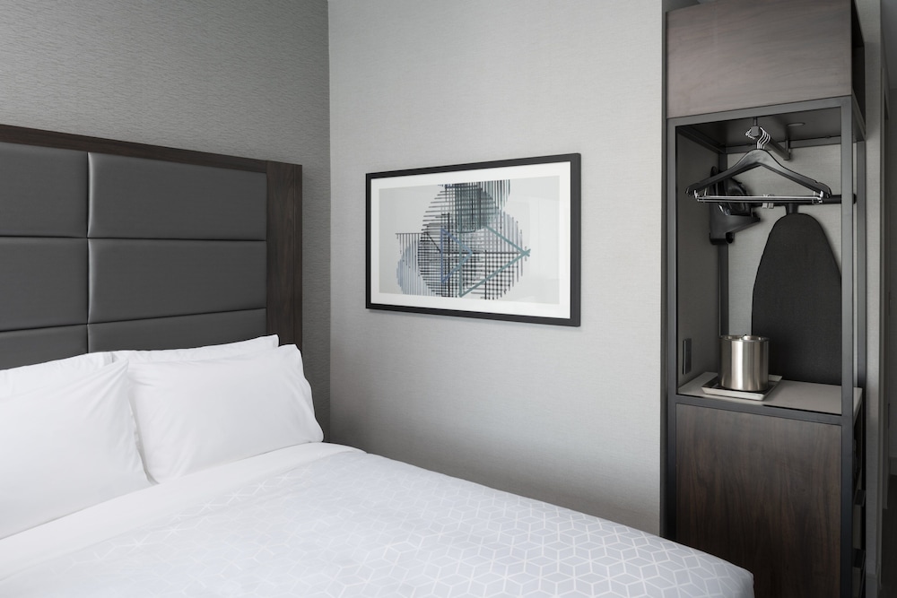 Room, 2 Queen Beds, Roll-in Shower (Communications, Mobility) - Photo 2
