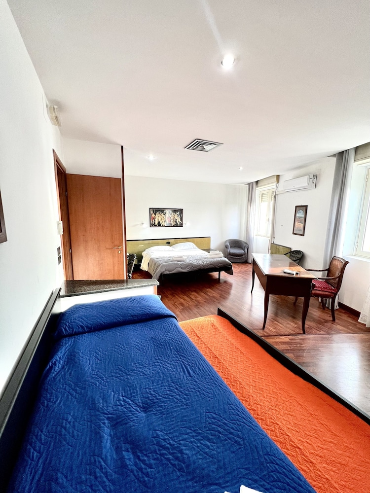 Quadruple Room - Photo 4