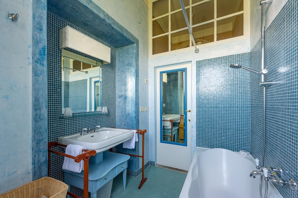 Villa di Tizzano Luxurious Retreat in Paradise, Photo 52