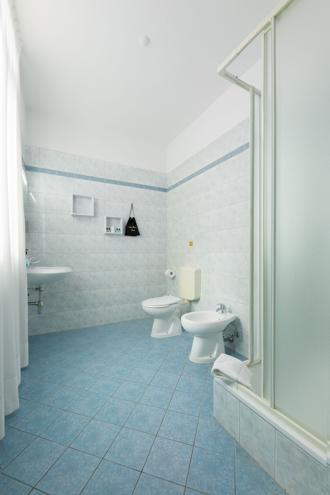 Queen Double Room with Lake View