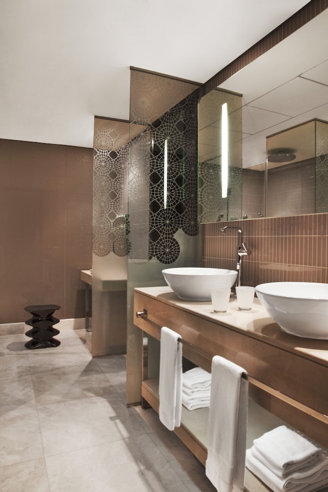 Executive Suite, 1 Bedroom, City View - Photo 3