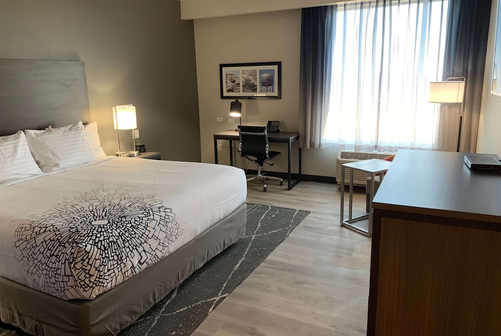 Suite, 1 King Bed, Accessible, Non Smoking (Mobility) - Photo 2