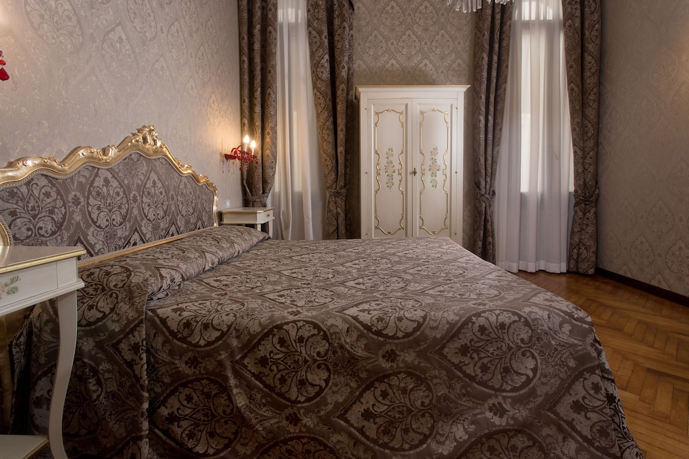 Deluxe Double Room, 1 Bedroom, Private Bathroom, Mezzanine photo 3