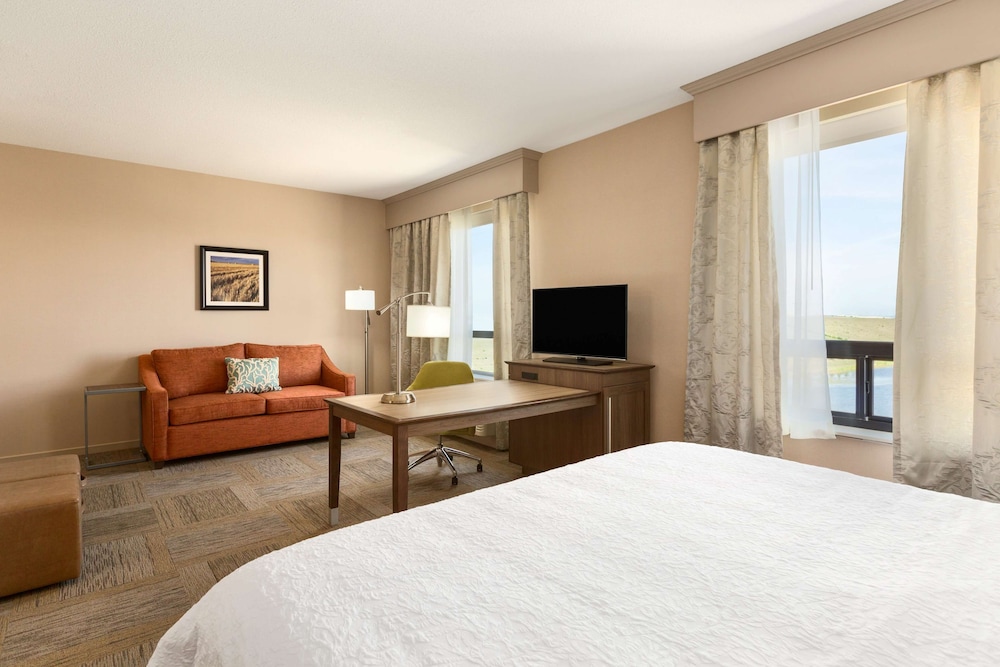 Studio, 1 King Bed, Non Smoking, Refrigerator & Microwave (With Wet Bar, Water View) photo 2