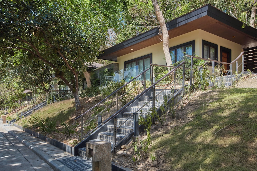Hilltop Bungalow photo 3