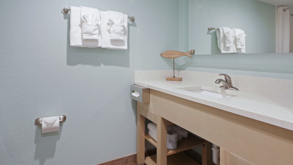 Standard Room, 2 Queen Beds, Oceanfront - Photo 6