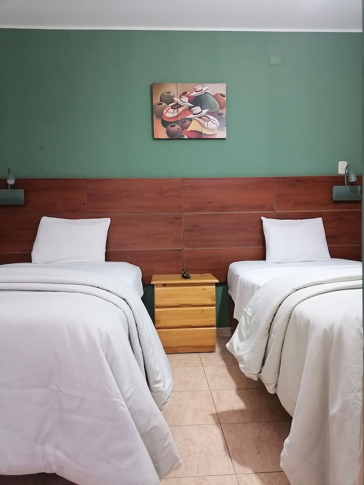 Economy Twin Room photo 3