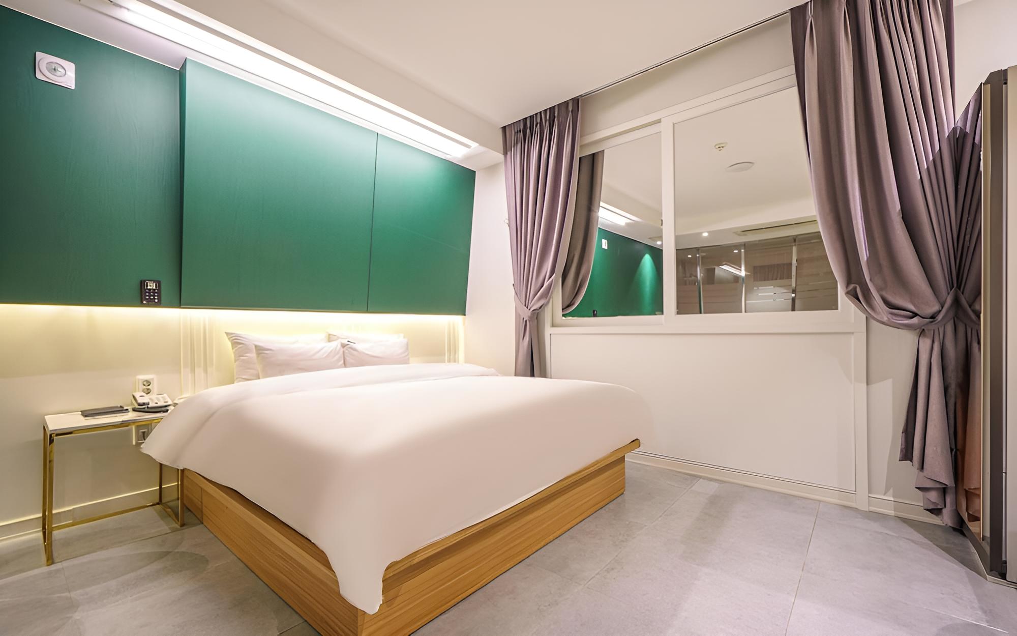 Room (Standard (Styler Netflix)) - Photo 2