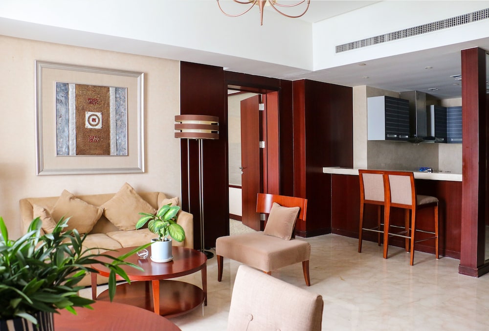 Suite, 2 Bedrooms, City View (Dining Area) - Photo 1
