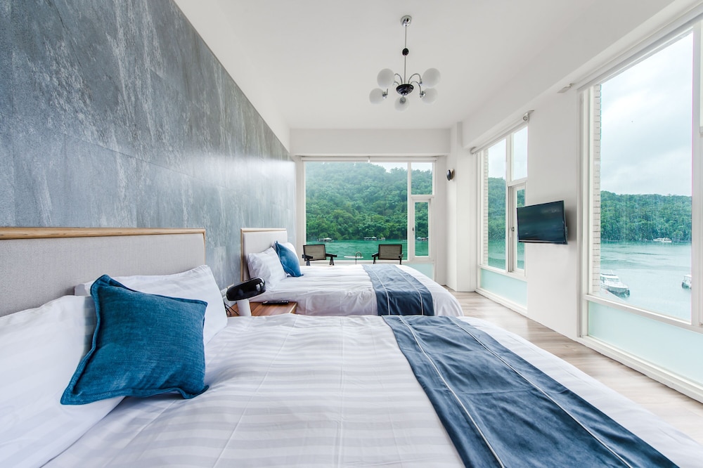 Deluxe Quadruple Room, Lake View - Photo 25