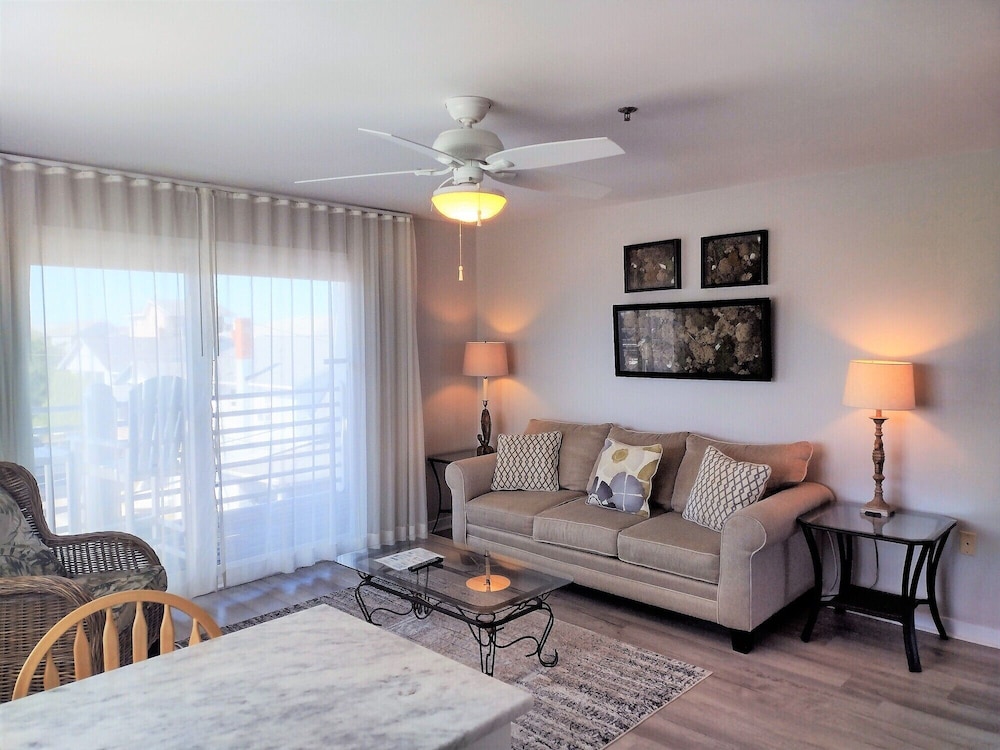 Exclusive Suite, 1 Queen Bed with Sofa bed, Kitchen, Ocean View