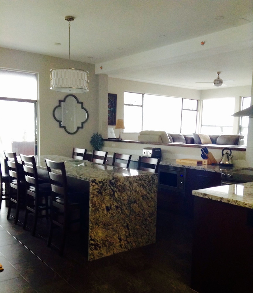 Luxury Penthouse, 3 Bedrooms, Ocean View, Oceanfront photo 2