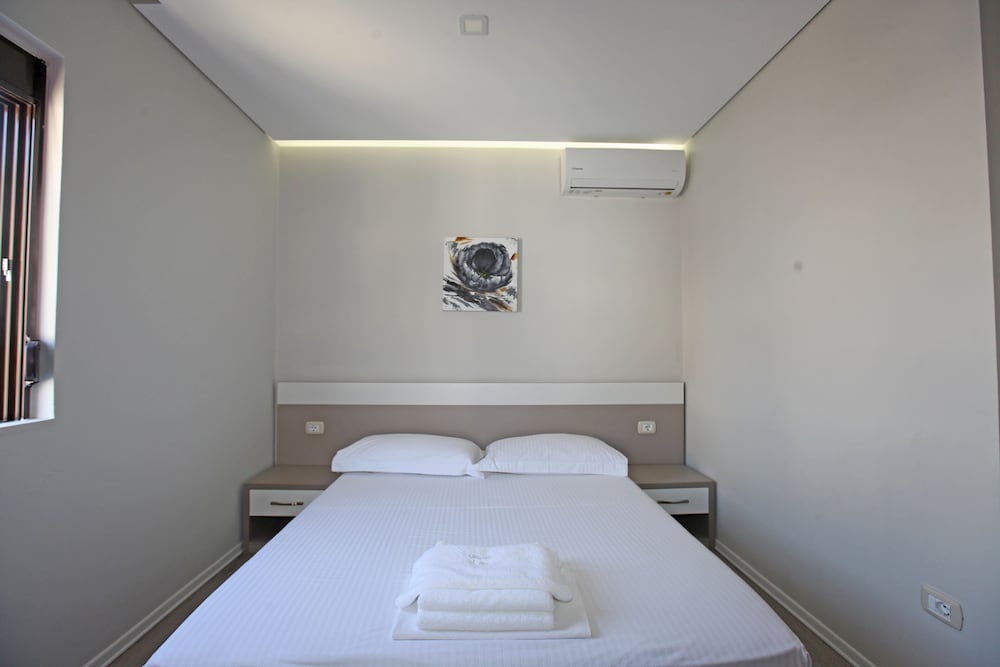 Deluxe Double Room, Partial Sea View photo 2