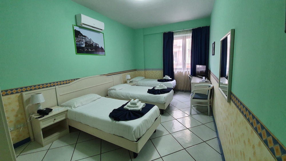 Standard Triple Room photo 2
