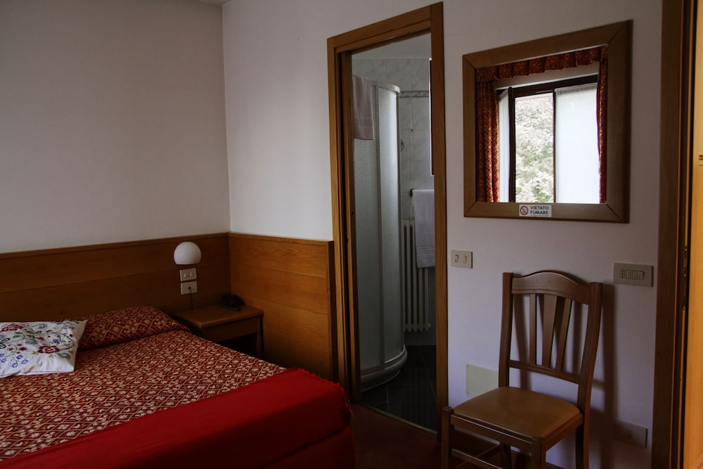 Single Room photo 2