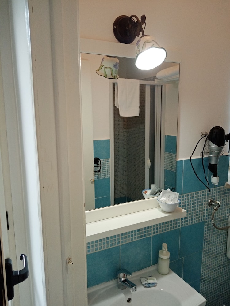Basic Room photo 2