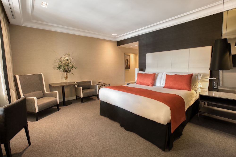 Premium Room, 1 King Bed (La Bonne Mere View) - Photo 1