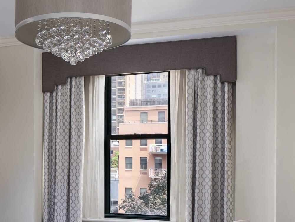 Studio Suite (Brownstone)