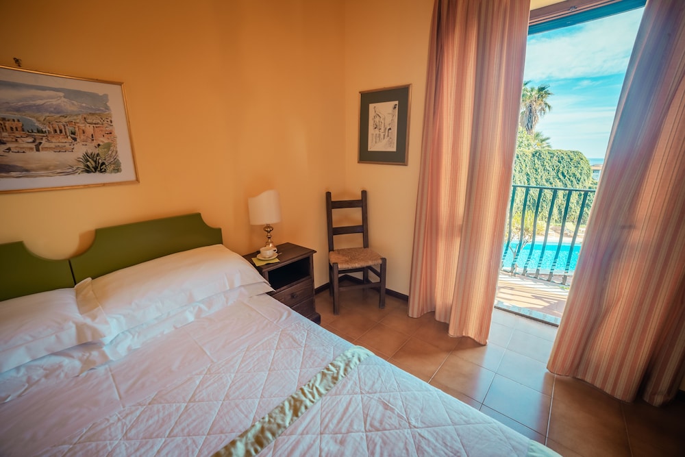 Superior Double or Twin Room, Sea View photo 1