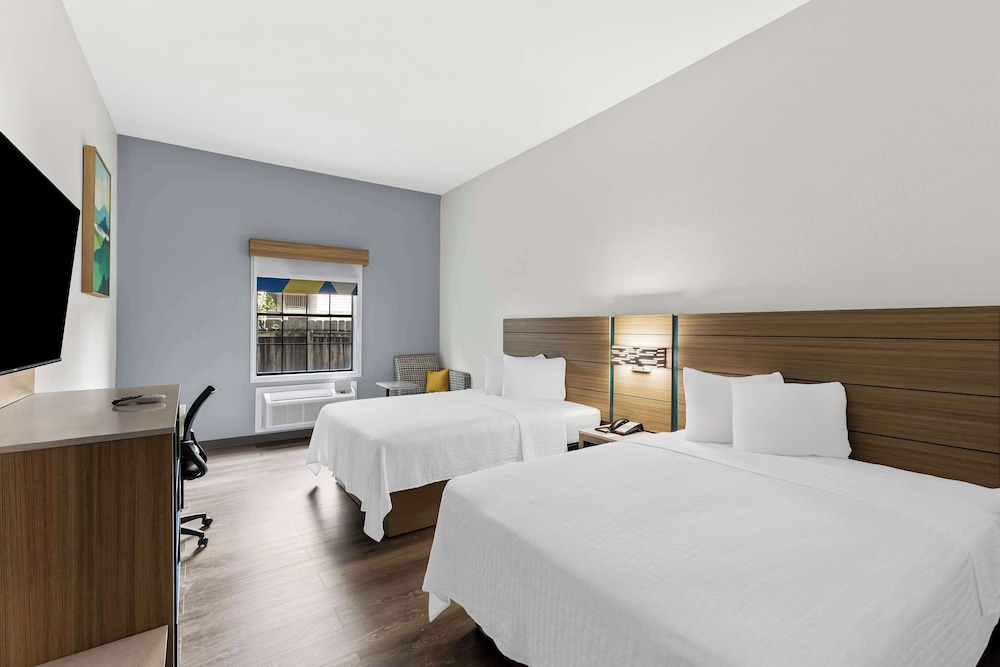Room, 2 Queen Beds - Photo 1