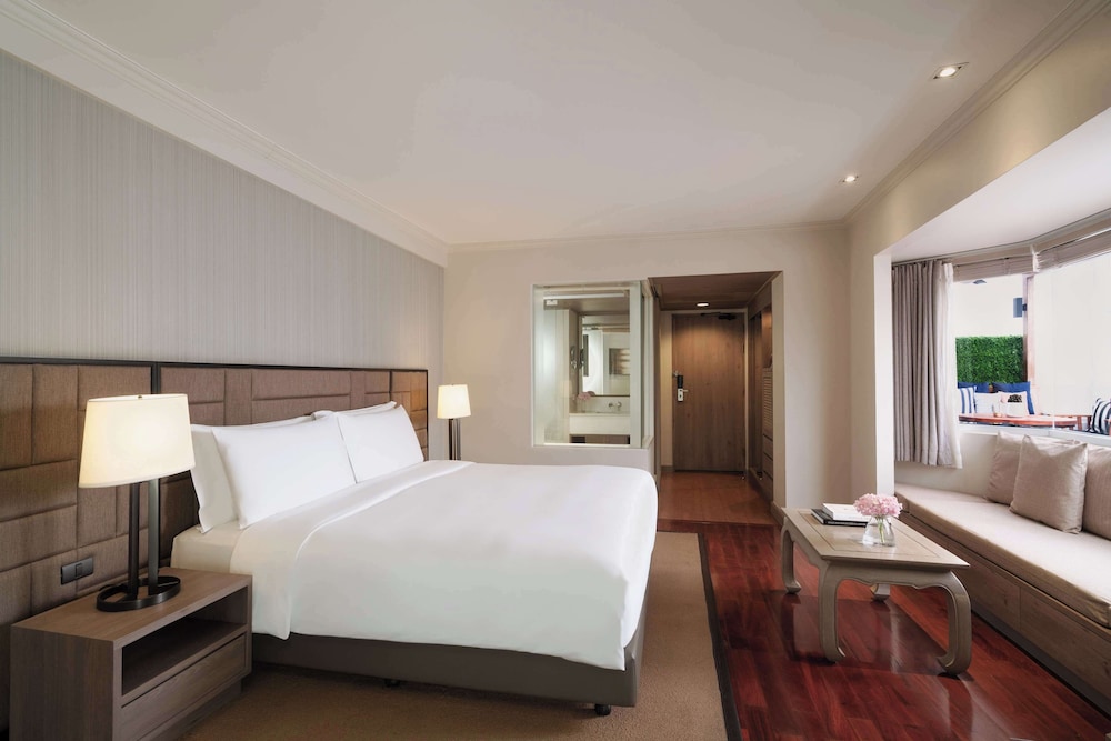 Garden View Corner Suite