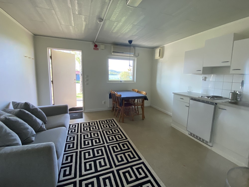 House, 1 Bedroom, Lake View, Beachside photo 2