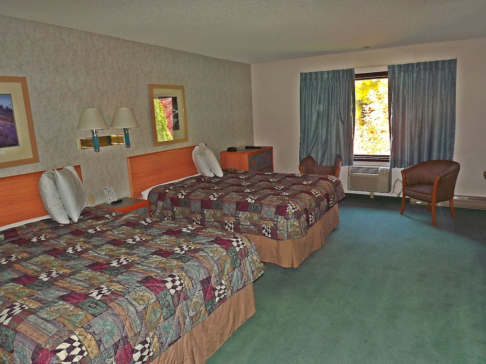Standard Room, 2 Queen Beds - Photo 2