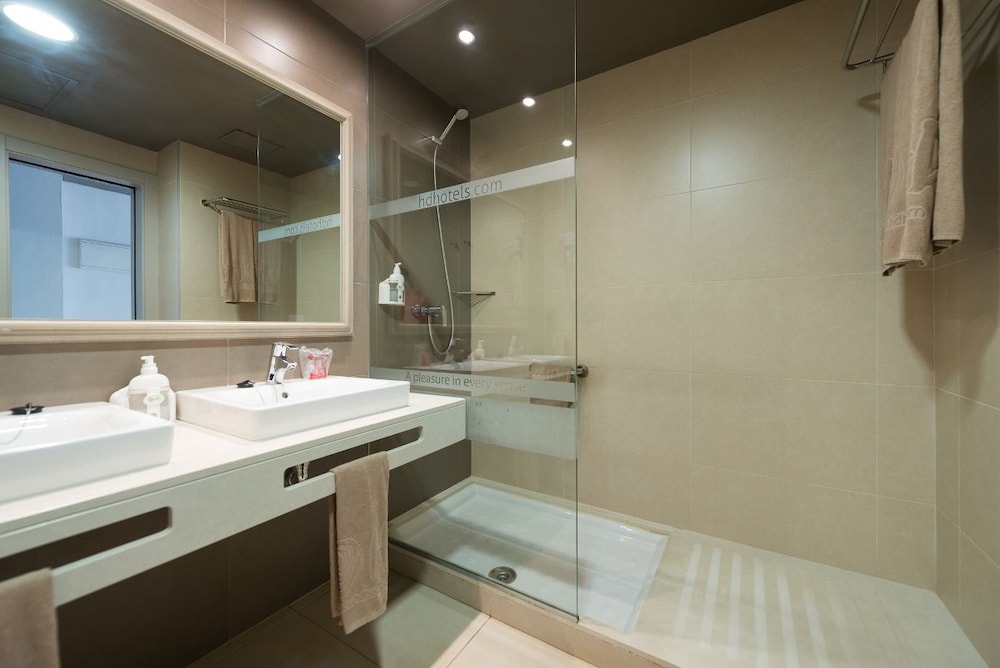 Junior Suite (1 adult and 2 children) photo 3