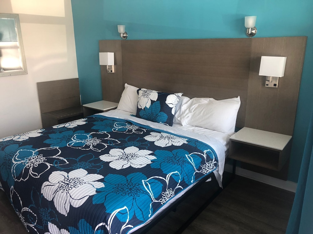 Studio Suite, 1 King Bed, Non Smoking photo 2