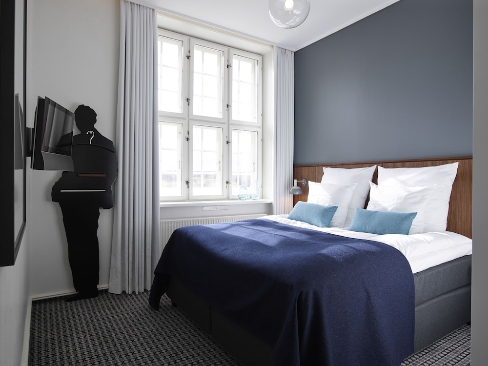 Design Suite, Balcony, Fjord View, Main Building - Photo 1