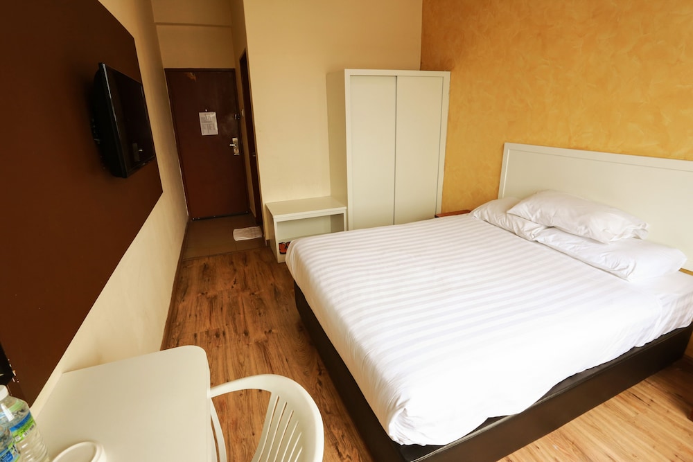 Standard Room, 1 Queen Bed, City View photo 2