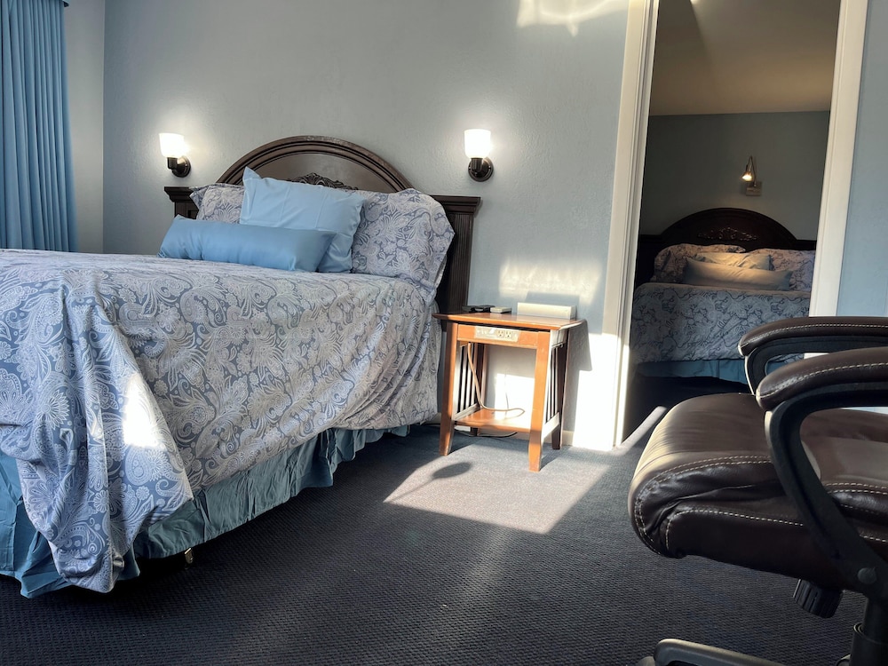 2 Double Beds photo 2