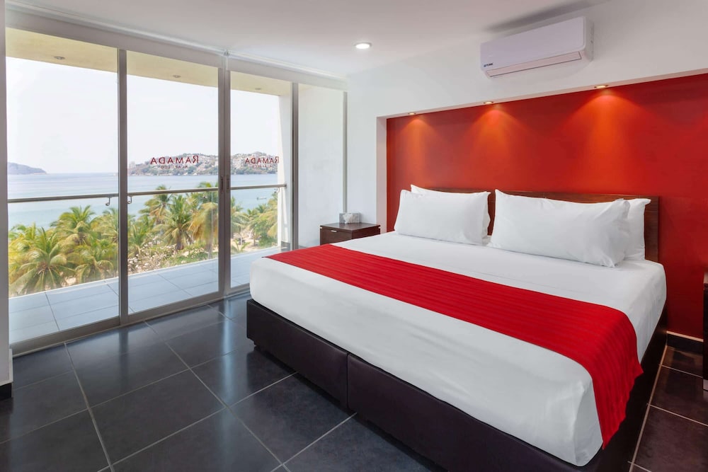Master Suite Ocean View photo 3