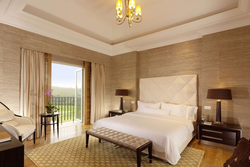 Royal Suite, Golf View - Photo 1