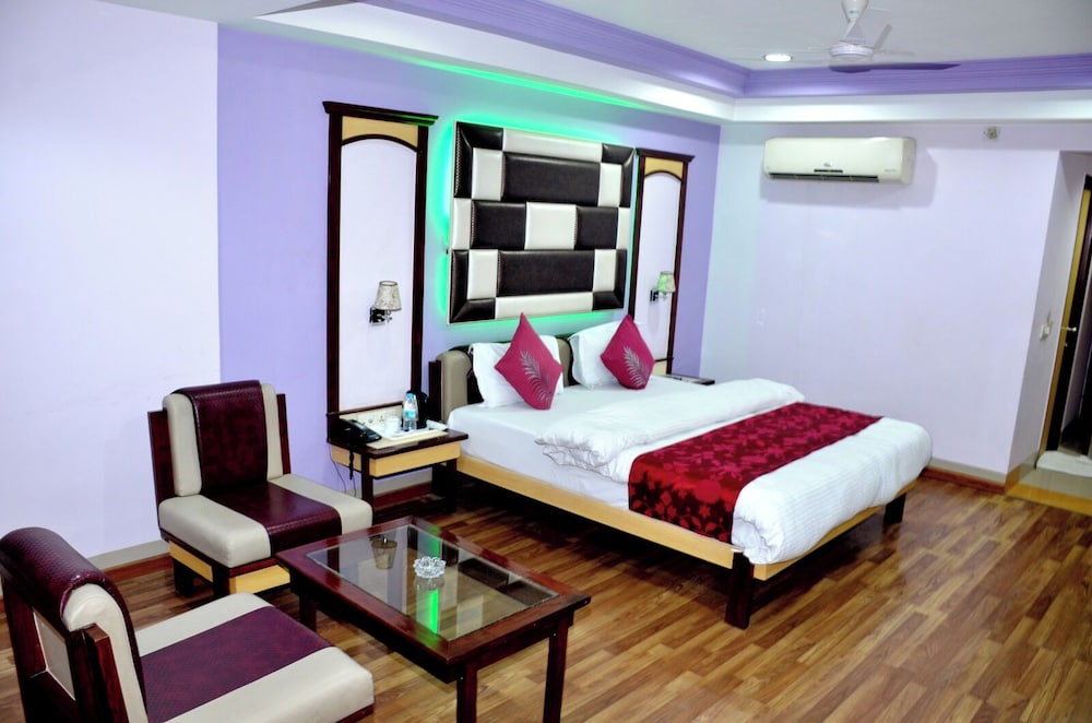 Royal Room photo 1