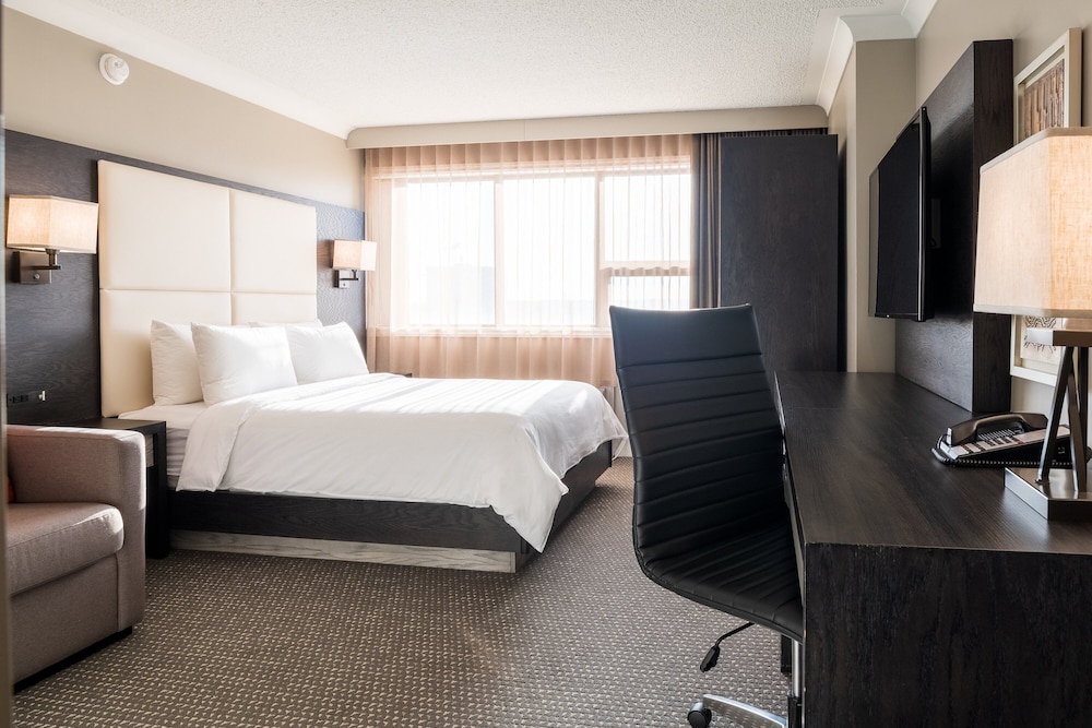 Premium Room, 1 Queen Bed with Sofa bed - Photo 3